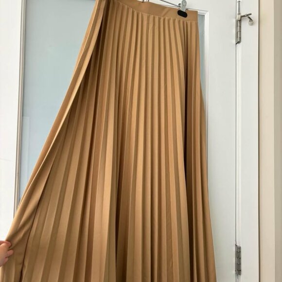 ONLY Pleated Tan Maxi Skirt - Picture 3 of 4